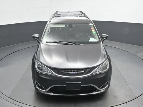 Used 2018 Chrysler Pacifica Touring-L FWD image 15
