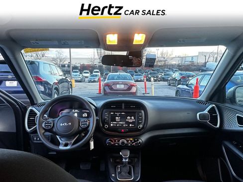 Used 2025 Kia Soul LX w/ LX Technology Package image 9