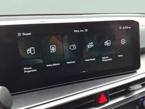 Used 2024 Kia Sorento S image 11