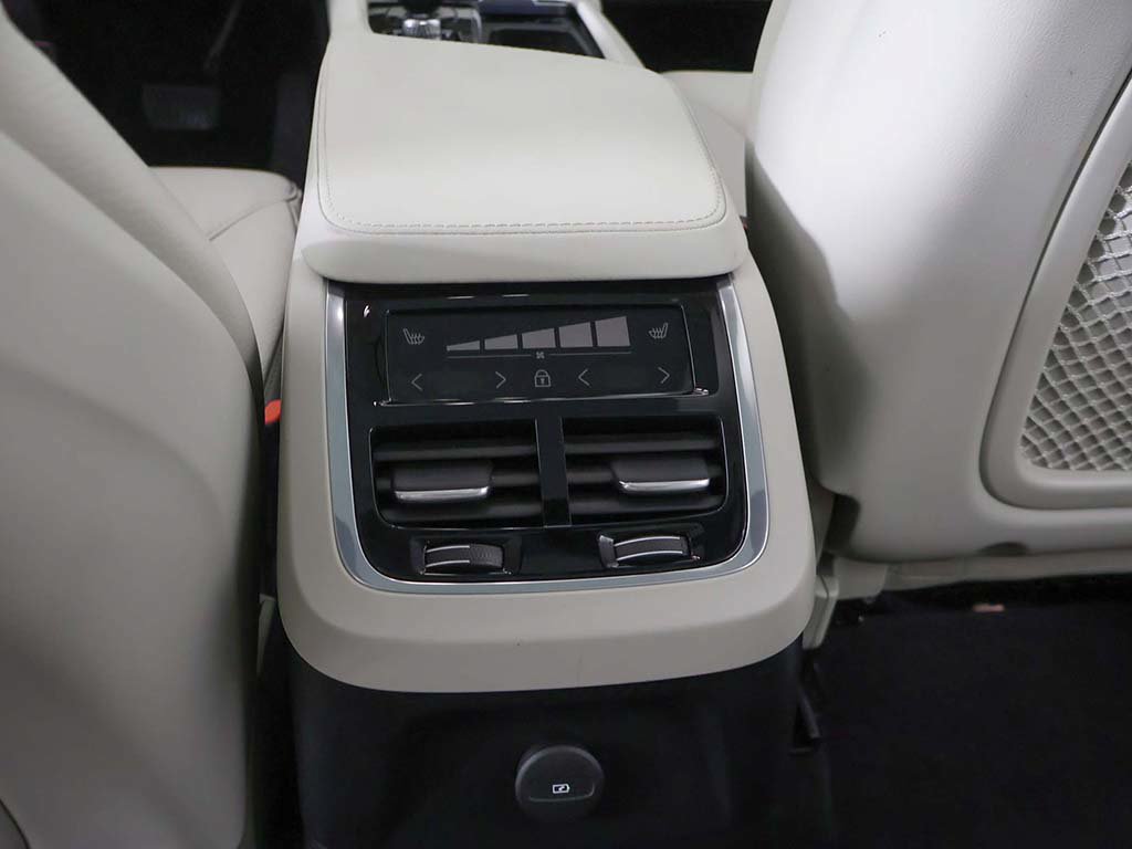 Used 2024 Volvo XC90 T8 Plus w/ Protection Package Premier AWD/4WD image 60