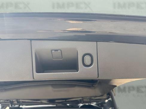 Used 2018 Chevrolet Suburban Premier AWD/4WD image 37