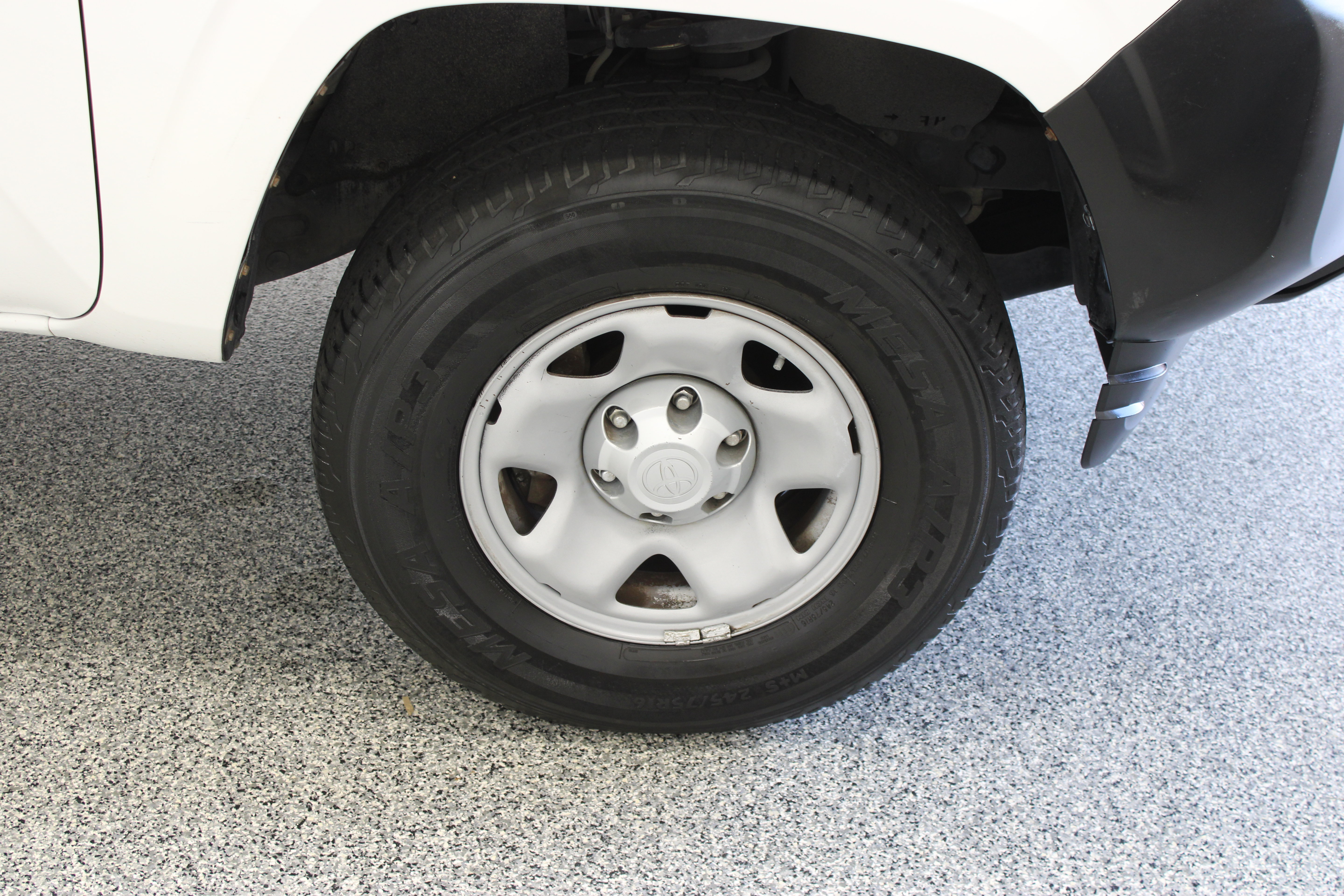 Used 2018 Toyota Tacoma SR RWD image 5