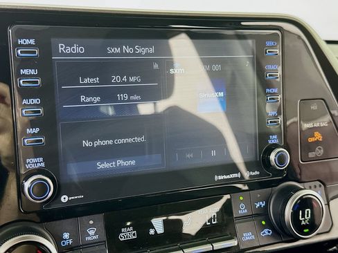 Used 2021 Toyota Highlander XLE FWD image 26
