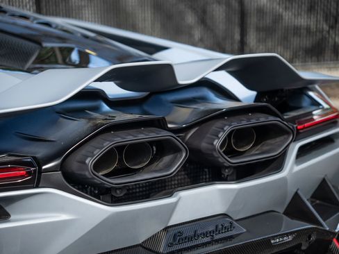 Used 2024 Lamborghini Revuelto AWD/4WD image 22