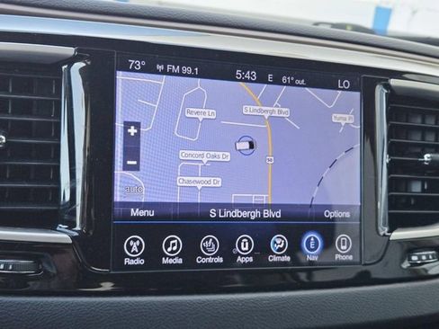 Used 2017 Chrysler Pacifica Touring-L image 10