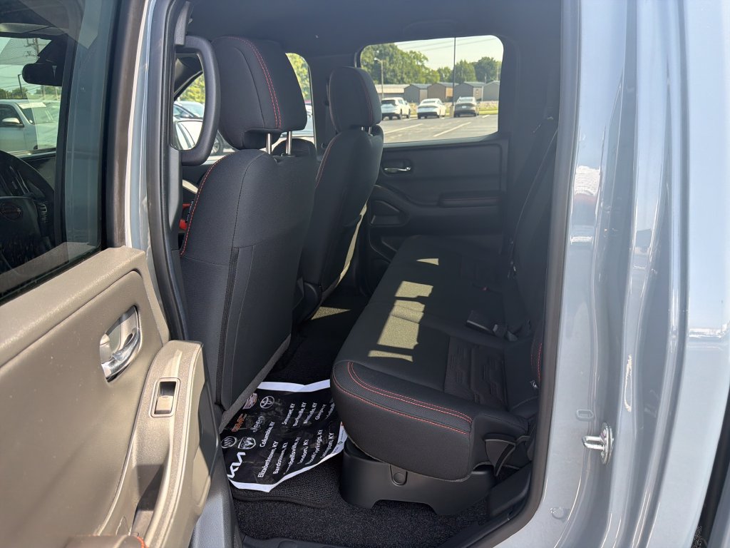 Used 2025 Nissan Frontier PRO-4X AWD/4WD image 17