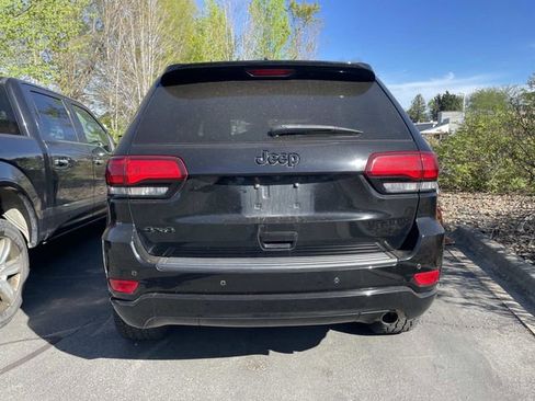 Used 2021 Jeep Grand Cherokee Laredo X image 3