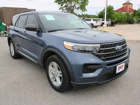 Used 2021 Ford Explorer XLT RWD image 3