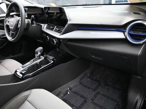 Used 2024 Chevrolet Trax LT image 41