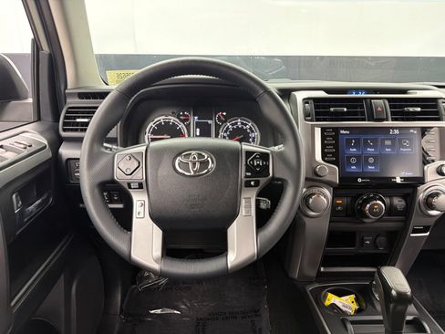 Used 2022 Toyota 4Runner TRD Sport AWD/4WD image 8