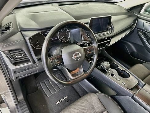 Used 2025 Nissan Rogue SV FWD image 28