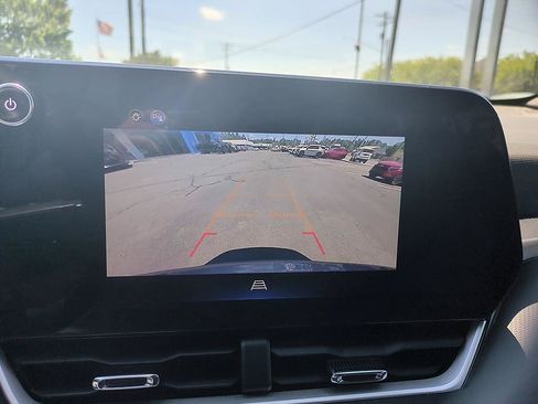 Used 2026 Chevrolet Equinox LT FWD image 22