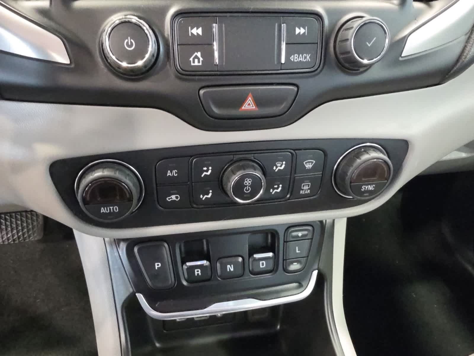 Used 2020 GMC Terrain SLT w/ Preferred Package AWD/4WD image 25