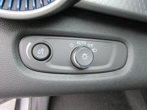 New 2026 Chevrolet Trax LS w/ LS Convenience Package FWD image 21