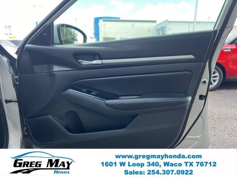 Used 2023 Nissan Altima 2.5 SV FWD image 11