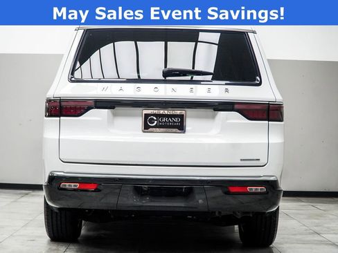 Used 2024 Jeep Wagoneer L Series II w/ Flexible Seating Group AWD/4WD image 11