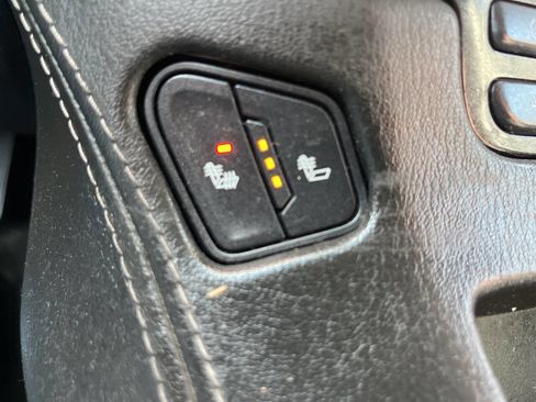 Used 2015 Chevrolet Suburban LT image 26