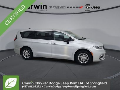 Certified 2024 Chrysler Pacifica Touring-L