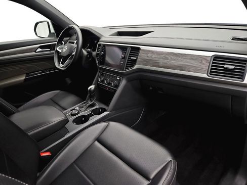 Used 2021 Volkswagen Atlas Cross Sport SE w/ Panoramic Sunroof Package image 25