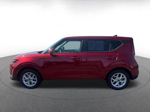 Used 2025 Kia Soul LX w/ LX Technology Package FWD image 8