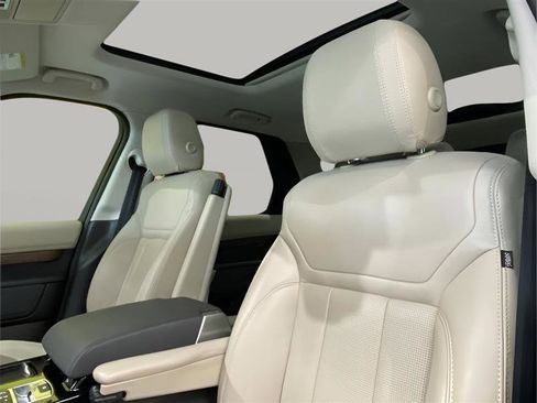 Used 2017 Land Rover Discovery HSE AWD/4WD image 10