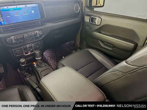 Used 2025 Jeep Gladiator Sport AWD/4WD image 22