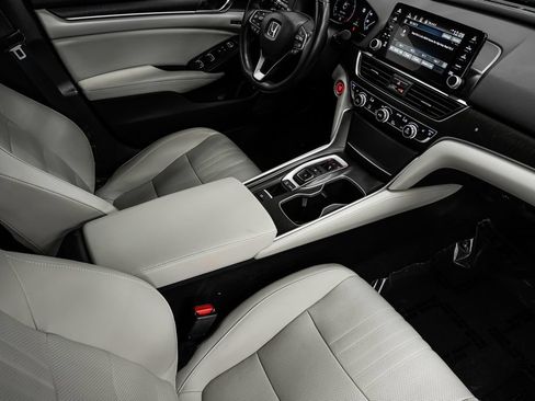 Used 2018 Honda Accord Touring image 29