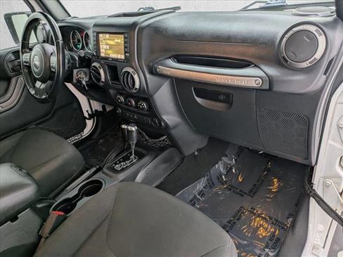 Used 2016 Jeep Wrangler Unlimited Sport w/ Connectivity Group image 19