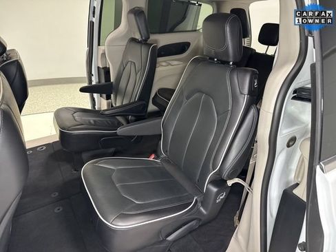 Used 2024 Chrysler Pacifica Limited FWD image 24