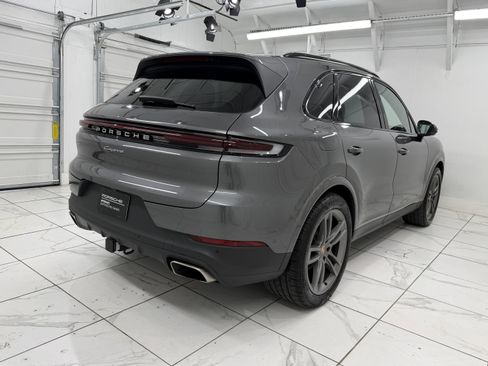 Certified 2025 Porsche Cayenne image 12