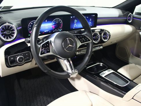 Used 2025 Mercedes-Benz CLA 250 4MATIC image 5