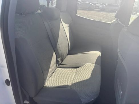 Used 2015 Toyota Tacoma PreRunner w/ SR5 Package RWD image 20