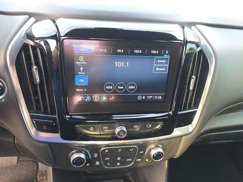 Used 2023 Chevrolet Traverse LT image 15