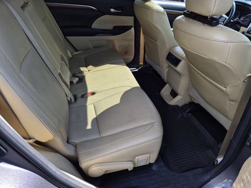 Used 2017 Toyota Highlander Limited FWD image 31