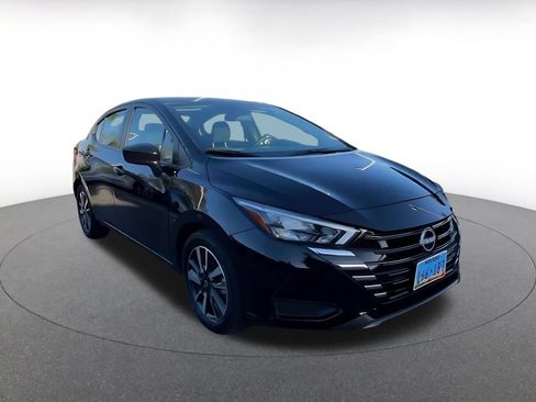Used 2025 Nissan Versa SV image 2