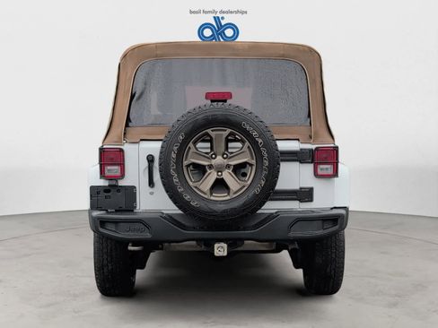 Used 2018 Jeep Wrangler Unlimited Sport image 9