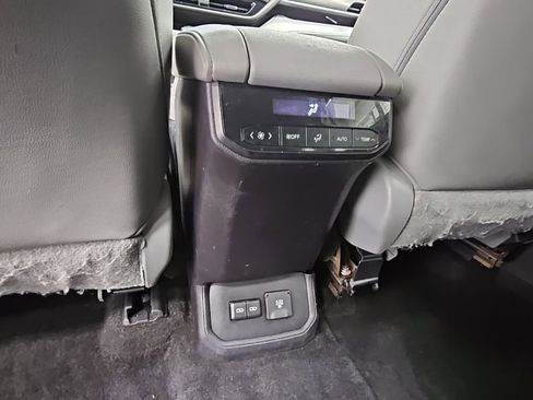 Used 2023 Toyota Highlander Limited image 35