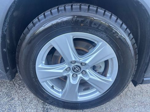 Used 2025 Toyota Highlander LE FWD image 31