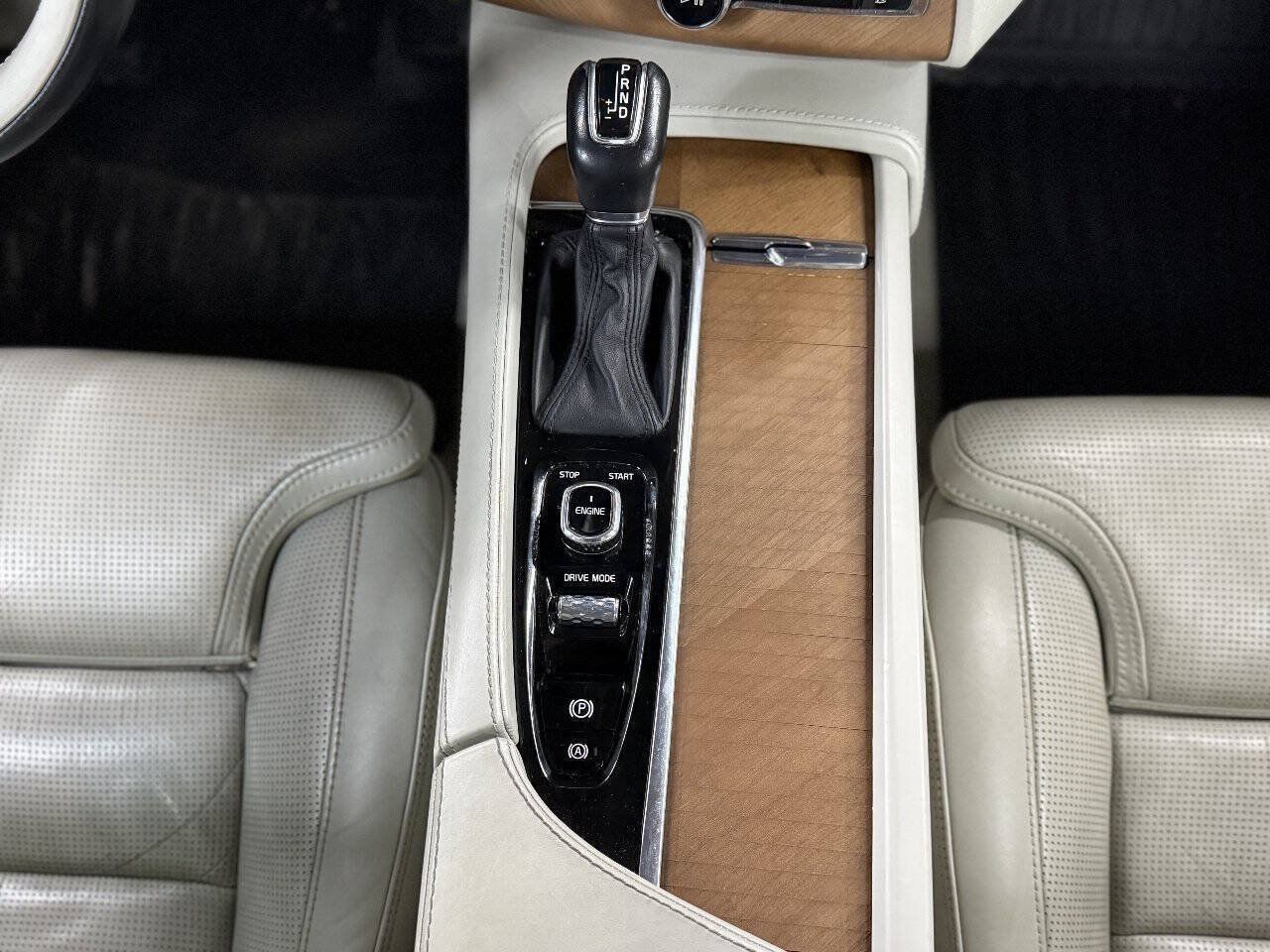 Used 2016 Volvo XC90 T6 Inscription w/ Vision Package AWD/4WD image 9