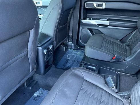 Used 2021 Ford Explorer XLT AWD/4WD image 14