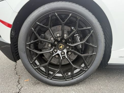 Used 2024 Lamborghini Huracan EVO image 10