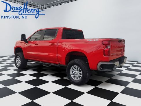 Used 2019 Chevrolet Silverado 1500 LT AWD/4WD image 3