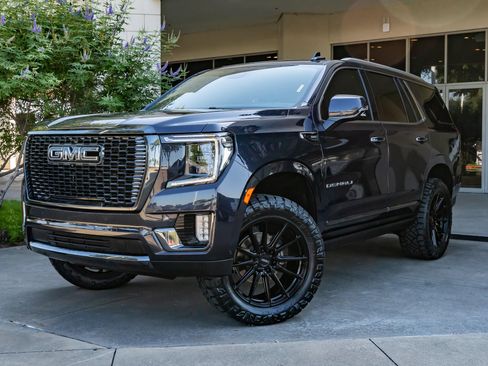 Used 2023 GMC Yukon Denali Ultimate AWD/4WD image 3