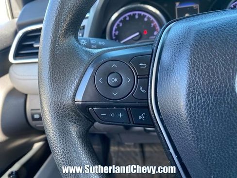 Used 2018 Toyota Camry LE image 19