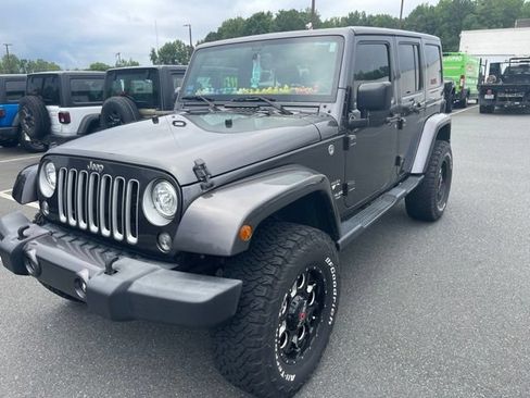 Used 2017 Jeep Wrangler Unlimited Sahara w/ Connectivity Group AWD/4WD image 1