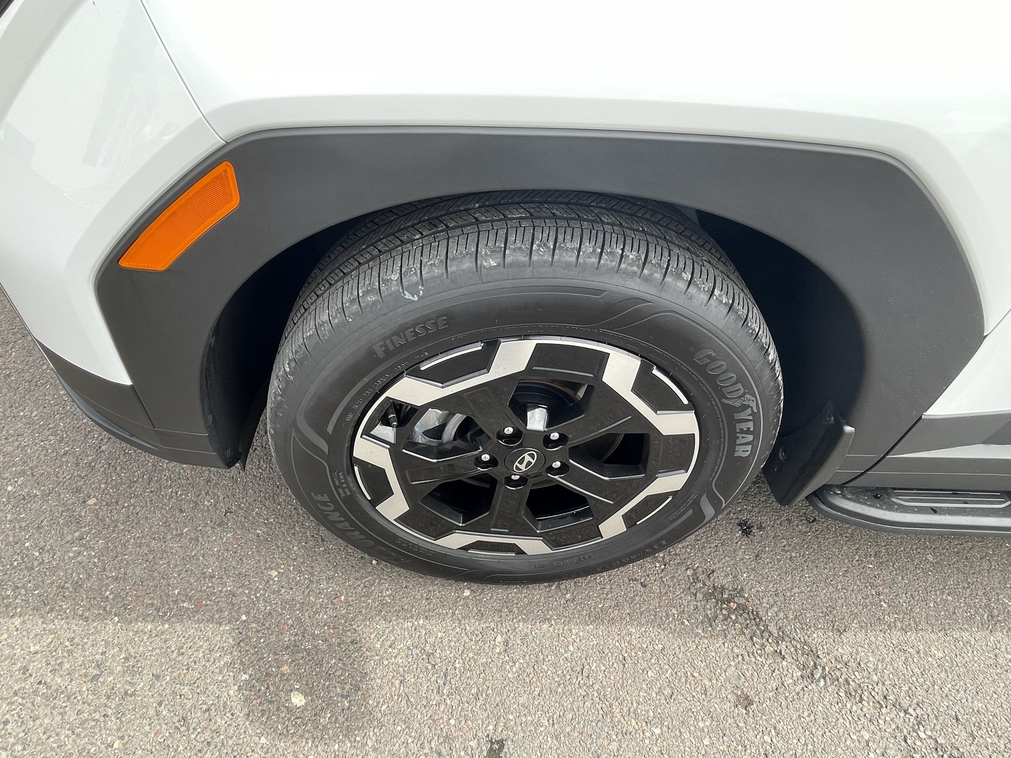Certified 2025 Hyundai Santa Fe SE AWD/4WD image 9