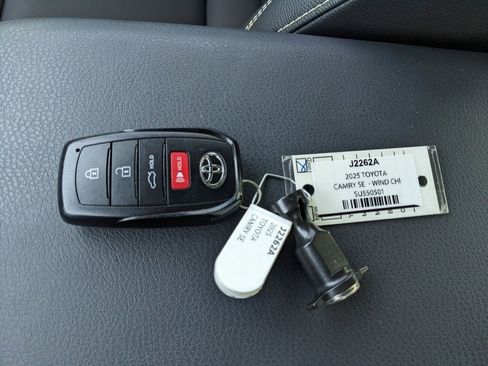 Used 2025 Toyota Camry SE image 31