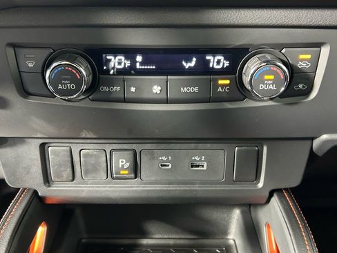 Used 2025 Nissan Frontier PRO-4X image 23