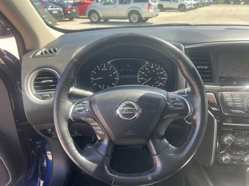 Used 2019 Nissan Pathfinder SL w/ Rock Creek Edition FWD image 9