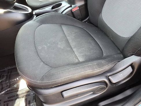 Used 2018 Kia Soul + FWD image 17